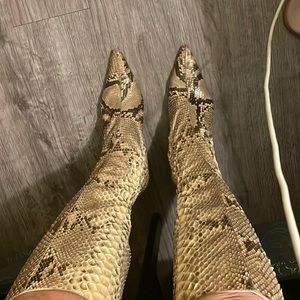 Authentic Vintage VERSACE Genuine Python Boots Size fits 8 half ❤️ GORGEOUS